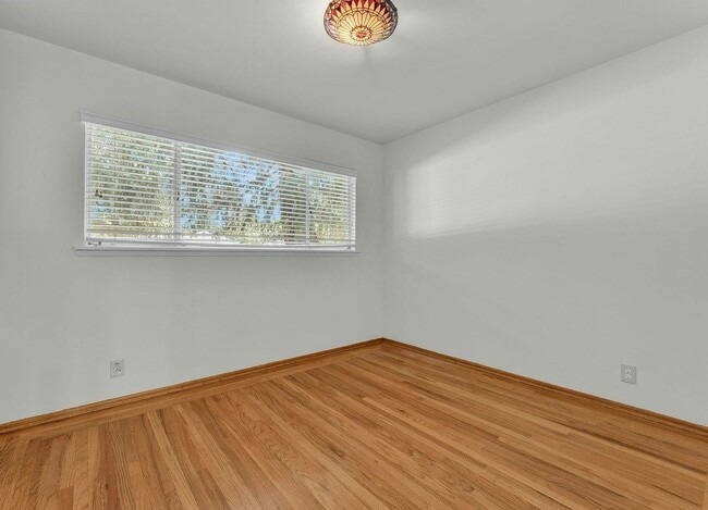 Building Photo - 8425 Pioneer Dr