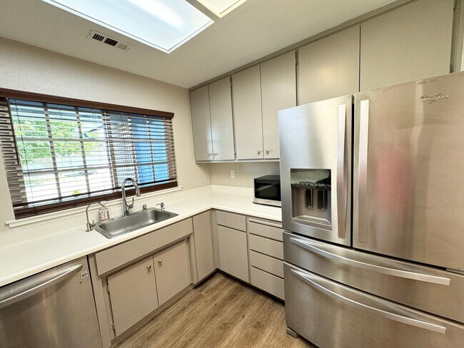 Foto del edificio - Perfect Shape Remodeled Single Family Home...