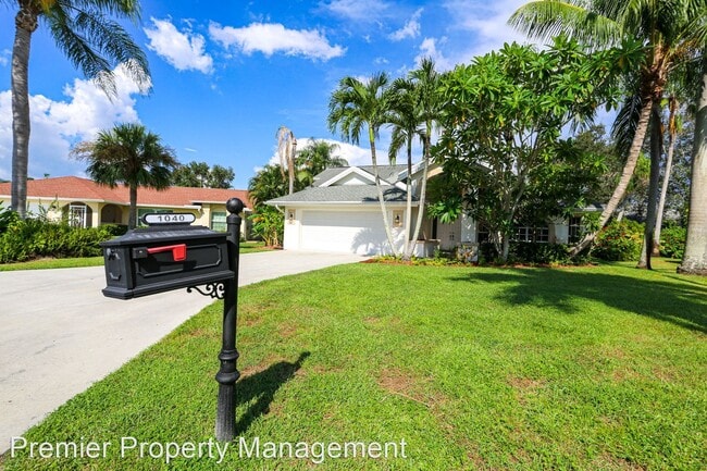 Building Photo - 3 br, 2 bath House - 1040 Moon Lake Drive