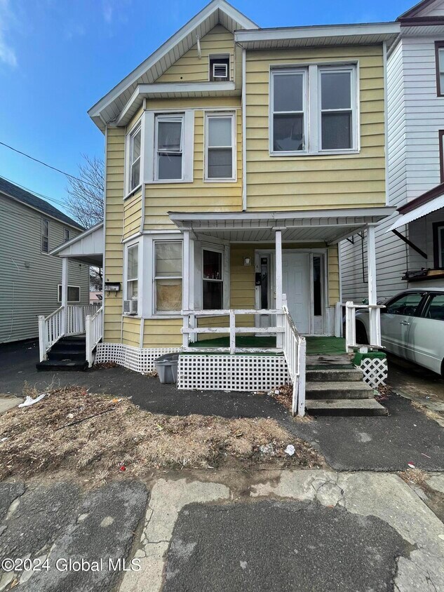 Primary Photo - 4 Hawk St
