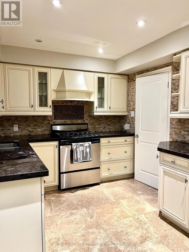 Building Photo - 134 James St