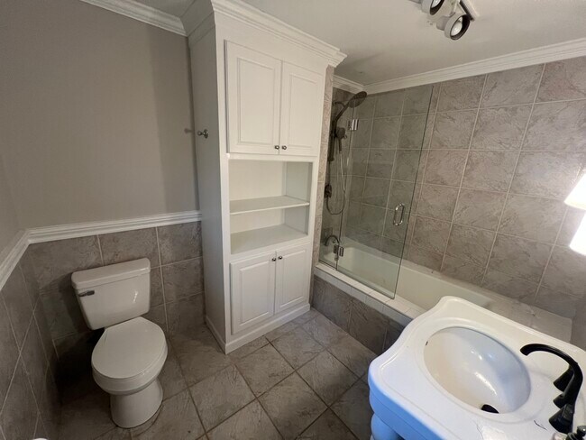 Foto del edificio - 5948 Edgewood Cir
