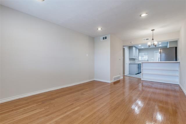 Foto del edificio - 6439 Ravendale Ln