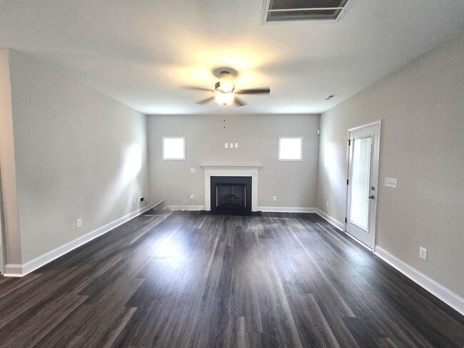 Building Photo - Raeford Rental