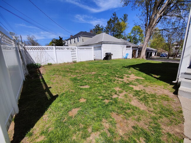 Building Photo - 1118 Boulevard