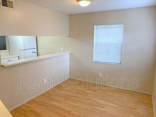 Foto del edificio - 7148 Waterside Dr