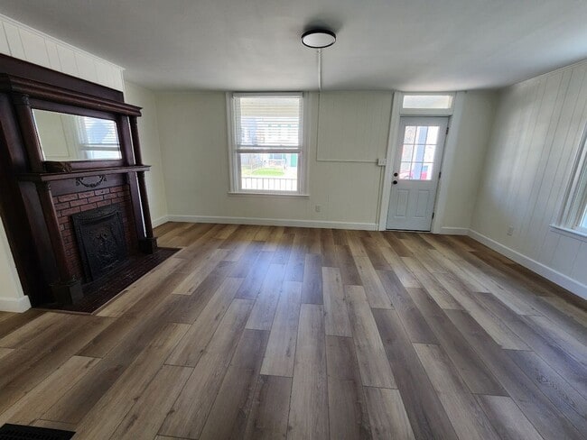 Building Photo - Spacious 4-bedroom house in Hamilton available mid-May
