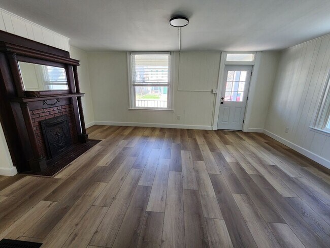 Foto del edificio - Spacious 4-bedroom house in Hamilton available mid-May