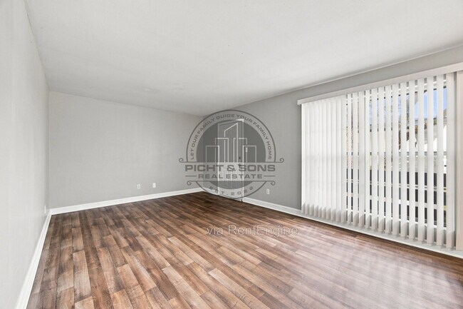 Foto del edificio - 457 White Dr
