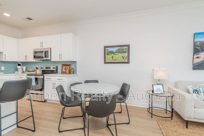 Foto del edificio - 111 Railroad Ave