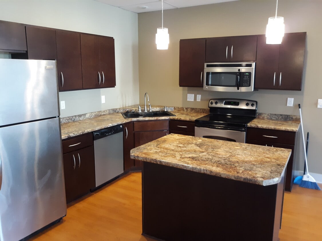 813 Main St Unit 1/2, Adel, IA 50003 Apartments in Adel, IA