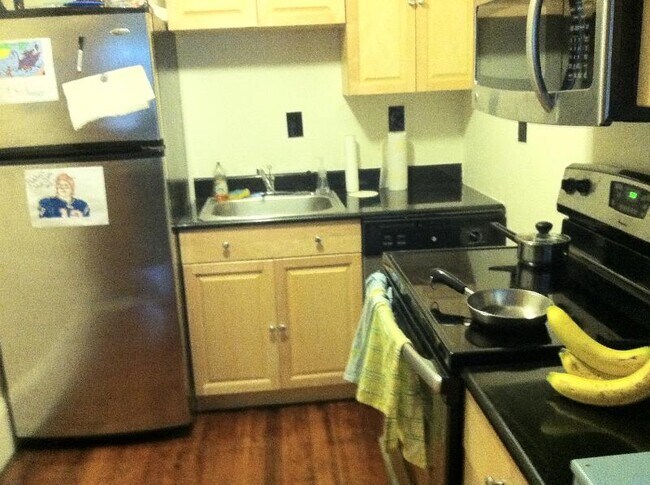 Building Photo - 1071 Beacon St
