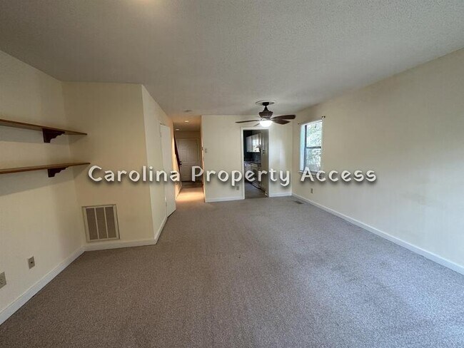 Building Photo - 213 Cedarwood Ln