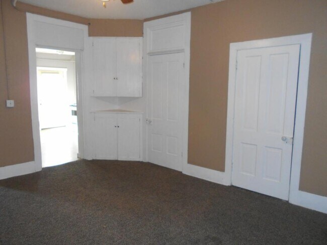 Building Photo - 218 Walnut Unit 1