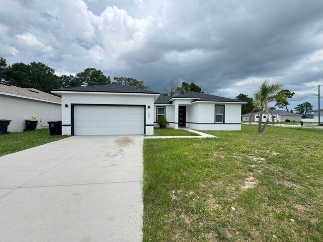 Foto del edificio - Modern 4-Bedroom Home in Poinciana – Get 5...