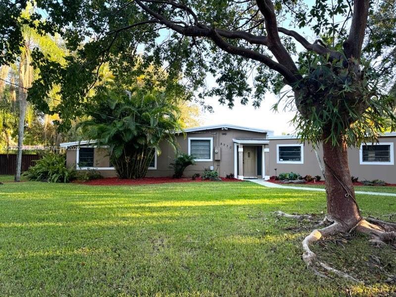 Foto principal - 8730 SW 114th St