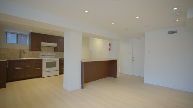 Building Photo - 7 Harvard Ave