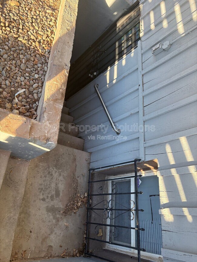 Building Photo - 3219 Burton Ave SE