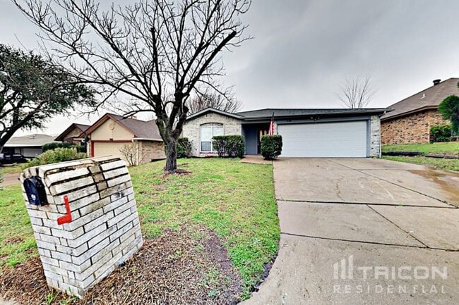 Building Photo - 420 Deauville Dr