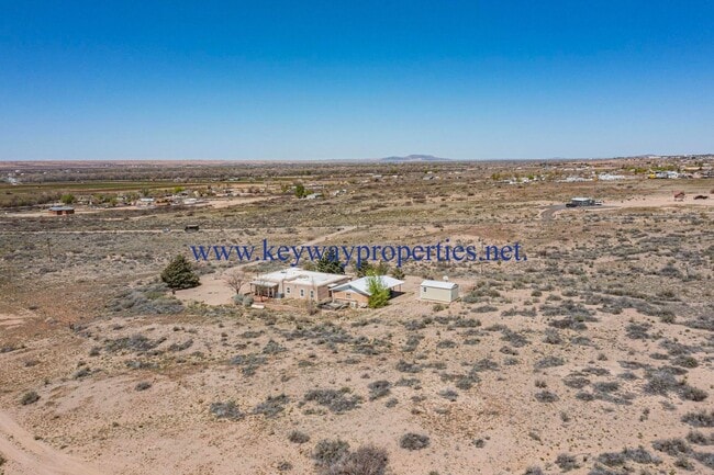 Building Photo - Belen 4 Bedroom Home