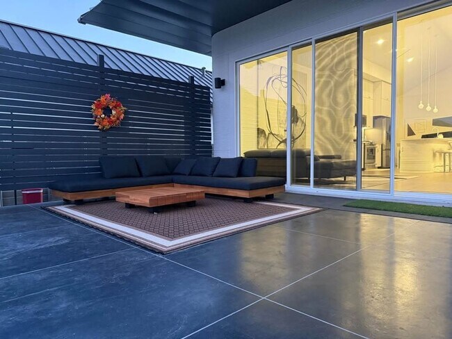 Foto del edificio - 213 Cherry Ridge Rd