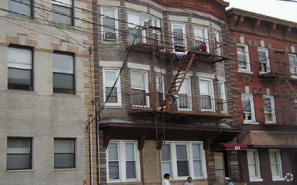 Exterior - 257 Walker St