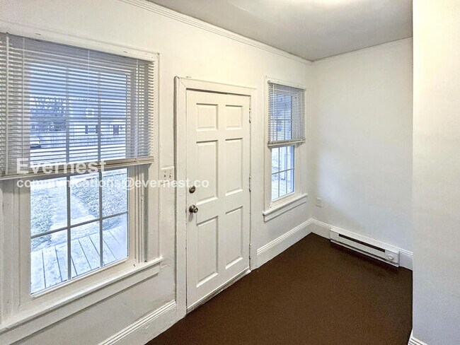 Foto del edificio - 802 E Broadway