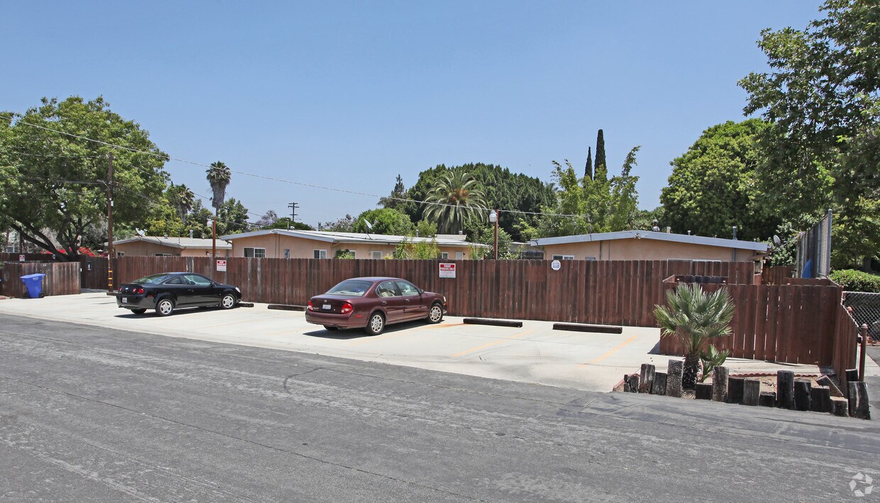 Foto principal - 6935 Hoffman Ave