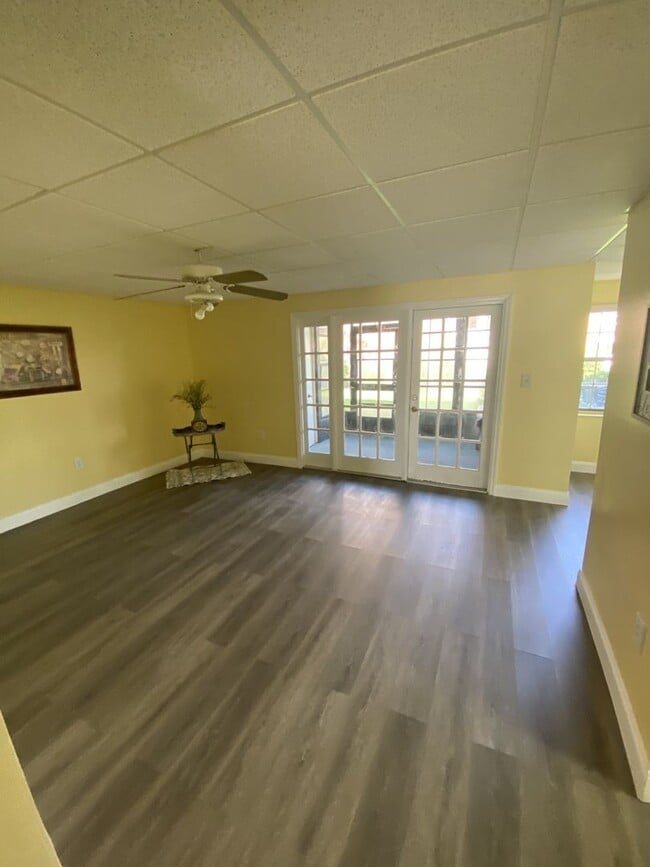 Building Photo - Large 2 bedroom 2 bath Condo