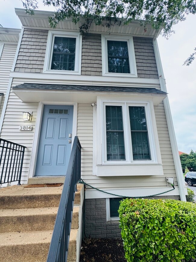 Building Photo - 3814 9th Rd S
