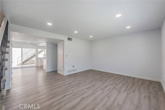 Foto del edificio - 10062 Ellis Ave
