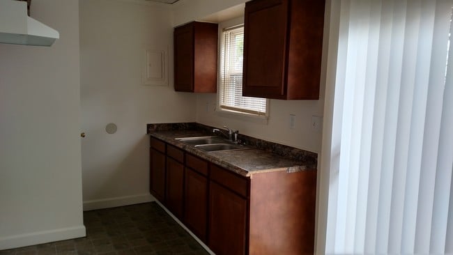 Building Photo - 108 Oak Meadow Dr