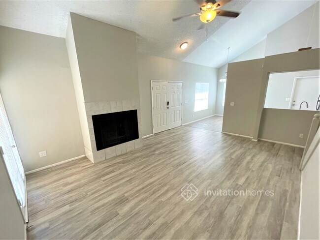 Foto del edificio - 8930 W Indianola Ave