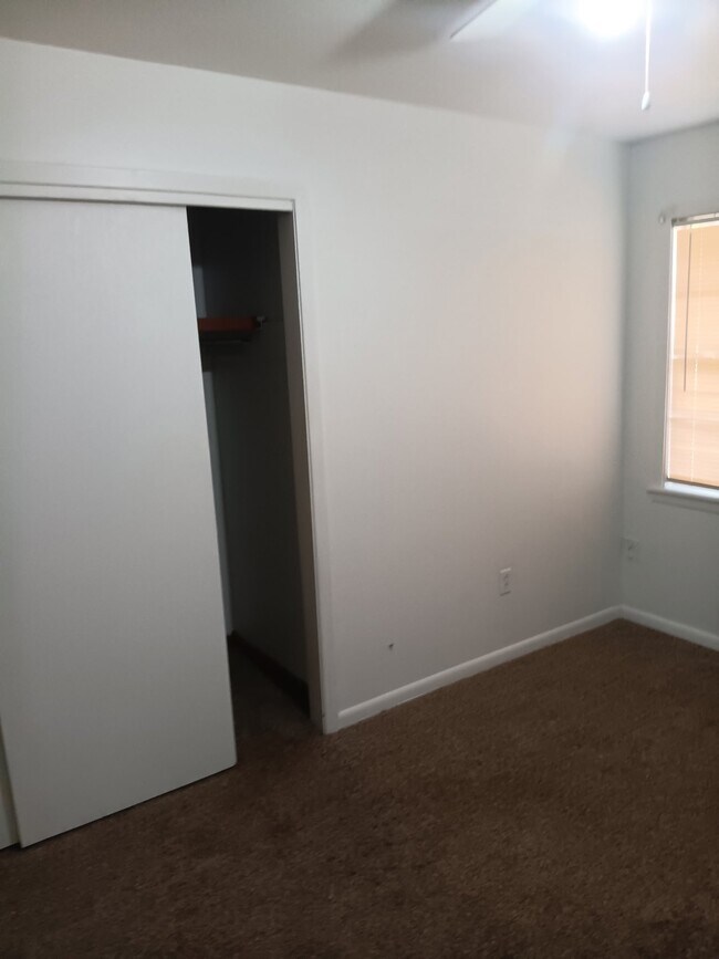 Building Photo - 3121 Suncrest Dr