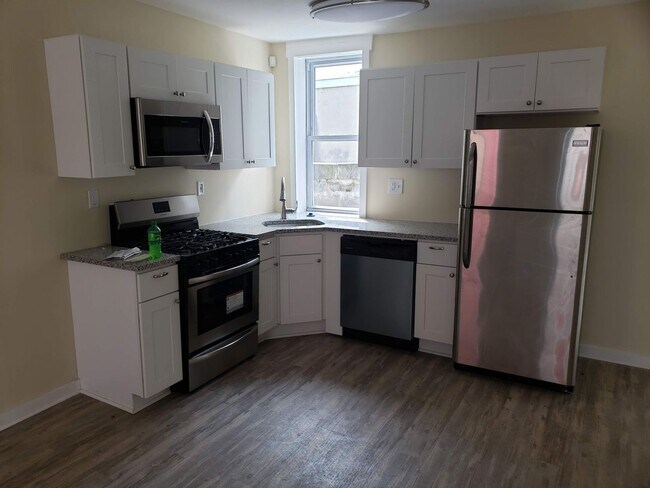 Building Photo - Charming 2-Bedroom Row Home with Modern Upgrades in Norris Square