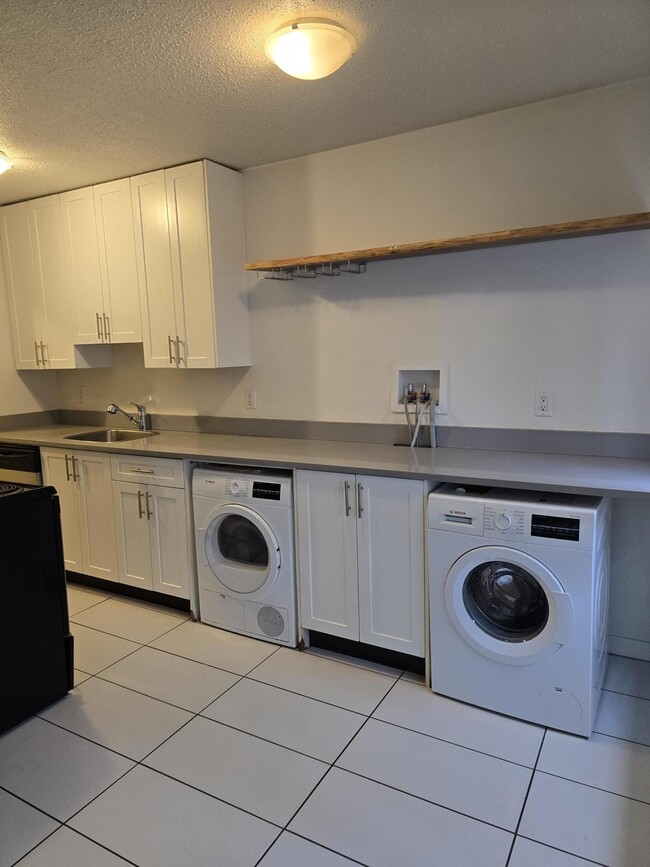 Building Photo - Alderwood Apartments