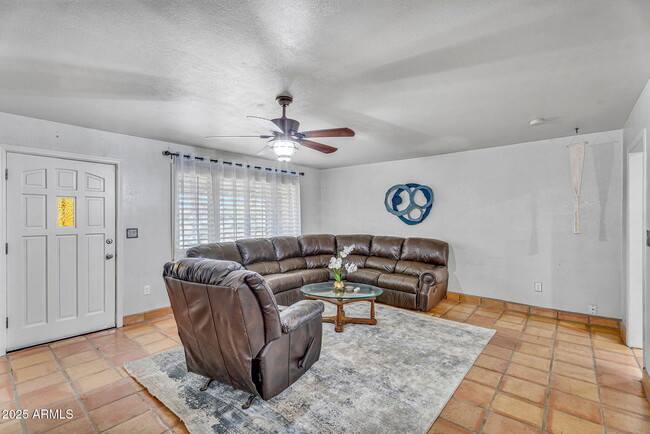 Building Photo - 1113 Walnut Dr