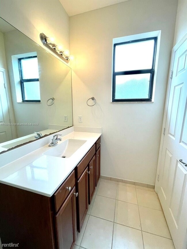 Building Photo - 2 br, 2.5 bath House - 9254 W 33rd Ln