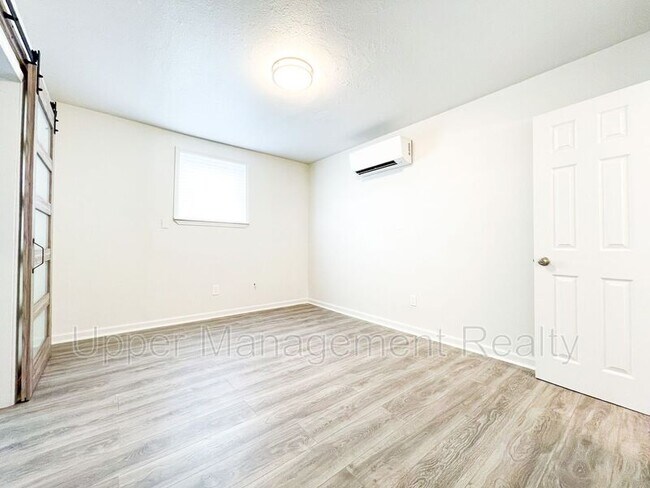 Foto del edificio - 2114 Toledano St