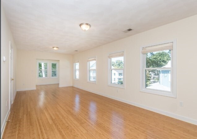 Building Photo - 49 Hersom St