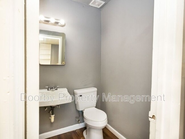 Building Photo - 1202 Duncan Ave