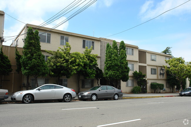 Building Photo - Durant Park Apartment