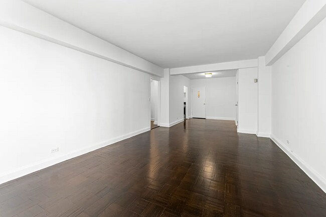 Foto del edificio - 145 E 48th St
