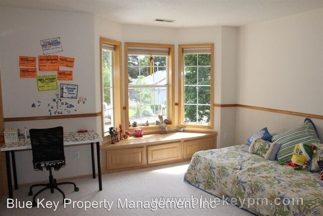 Building Photo - 4 br, 2.5 bath House - 11506 NE 2nd Avenue