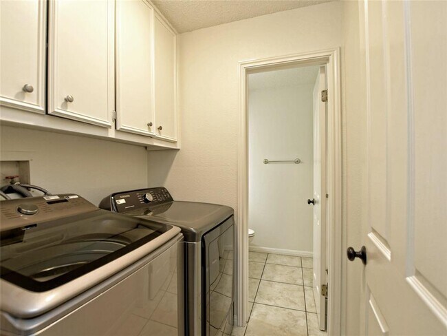 Foto del edificio - 3800 Palomar Ln