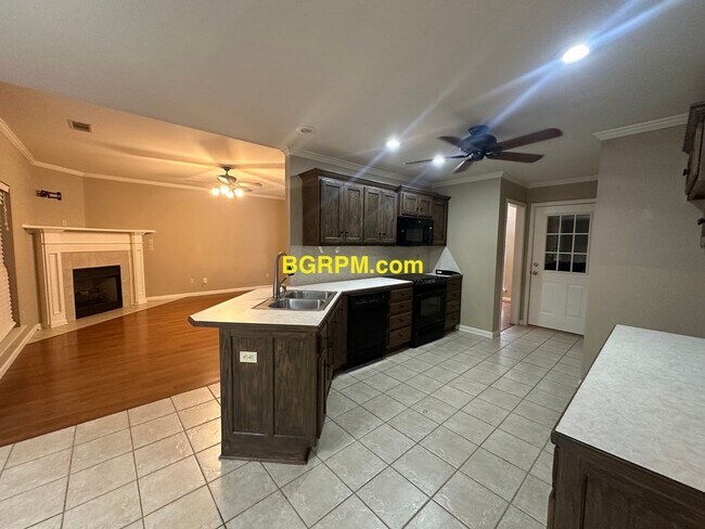 Foto del edificio - 3 Bed 2 Bath!