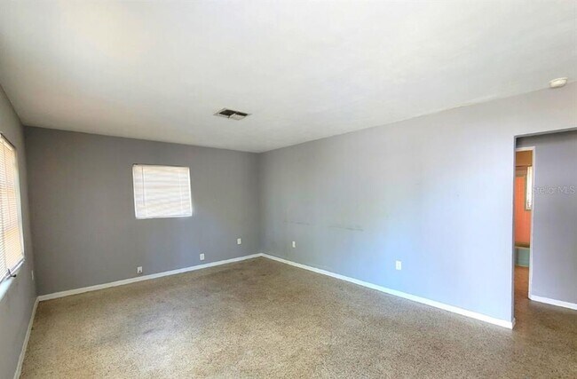 Building Photo - 5806 Siesta Ln