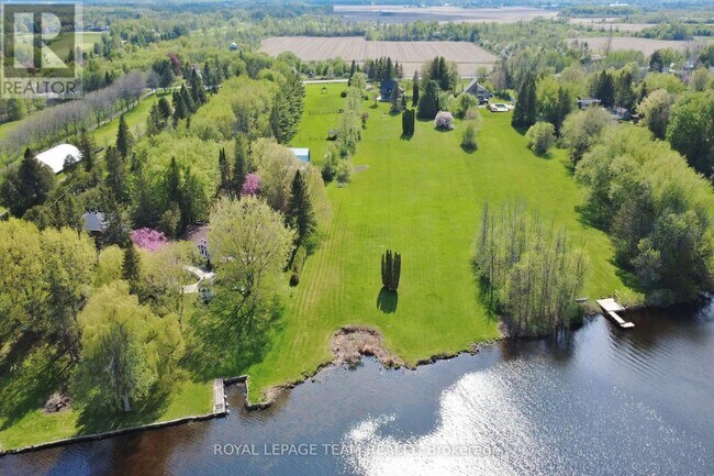 Photo du bâtiment - 5965 Rideau Valley Dr N