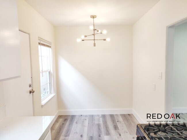 Foto del edificio - 2417 W Vernon Ave