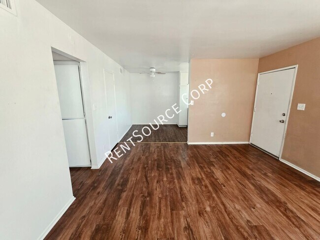 Foto del edificio - 38616 Larkin Ave